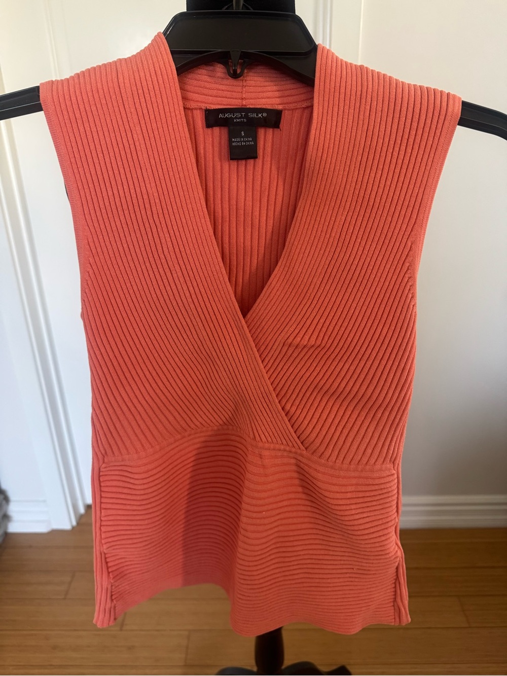 Coral Ribbed V-Neck Sleeveless Top
